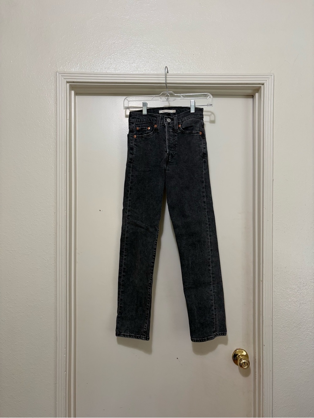 LEVI’S WEDGIE STRAIGHT JEANS – WOMEN’S 24